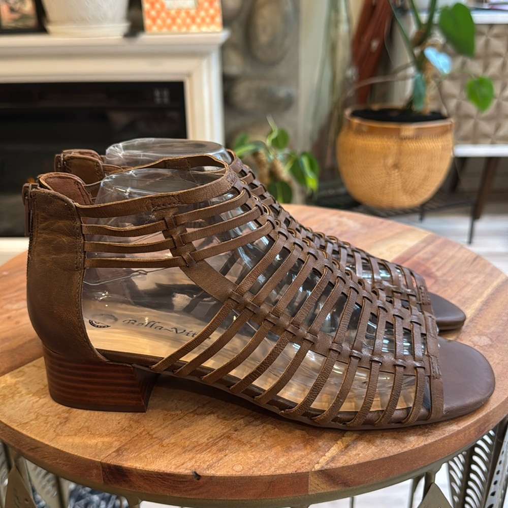 Bella Vita Holden Caged Sandals Size 10 Narrow Brown Open Toe Booties